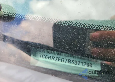 2016 Ram 1500 St z USA, uszkodzony, nr VIN 1C6RR7FG7GS371298